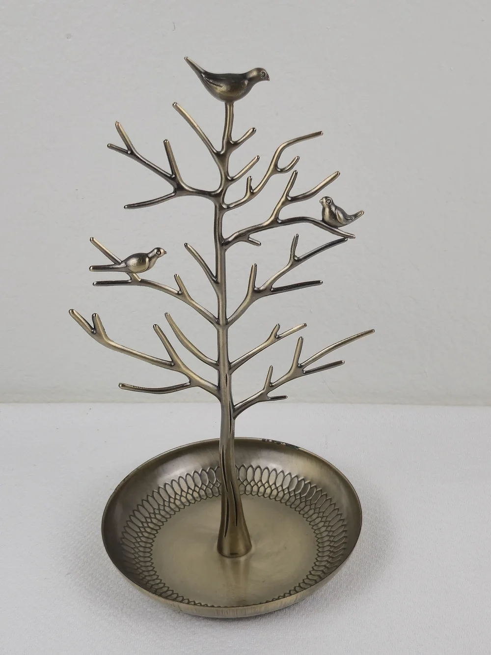unbranded gold tone